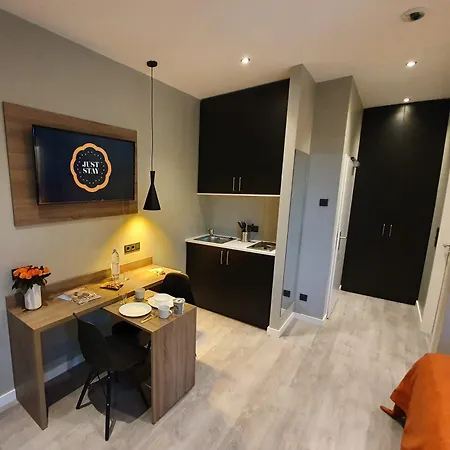 Juststay & Szálloda